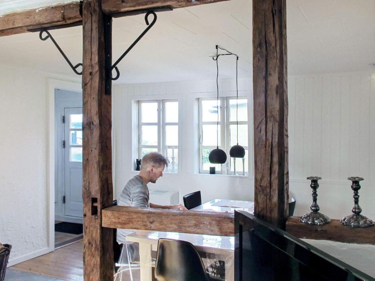 4 Person Holiday Home In Bandholm Exteriör bild