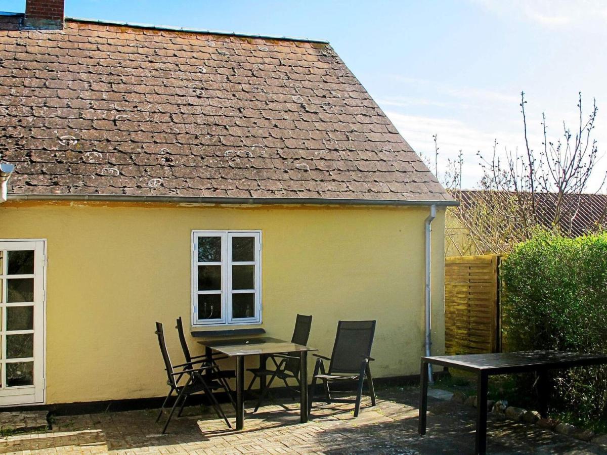 4 Person Holiday Home In Bandholm Exteriör bild