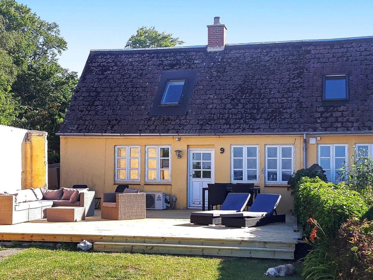 4 Person Holiday Home In Bandholm Exteriör bild
